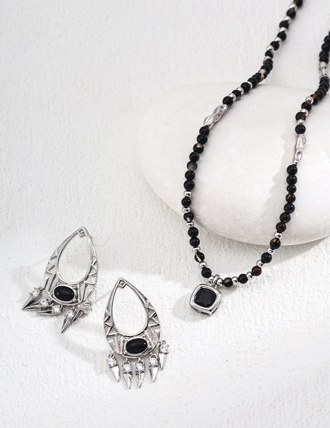 S925 Silver round glossy black agate necklace